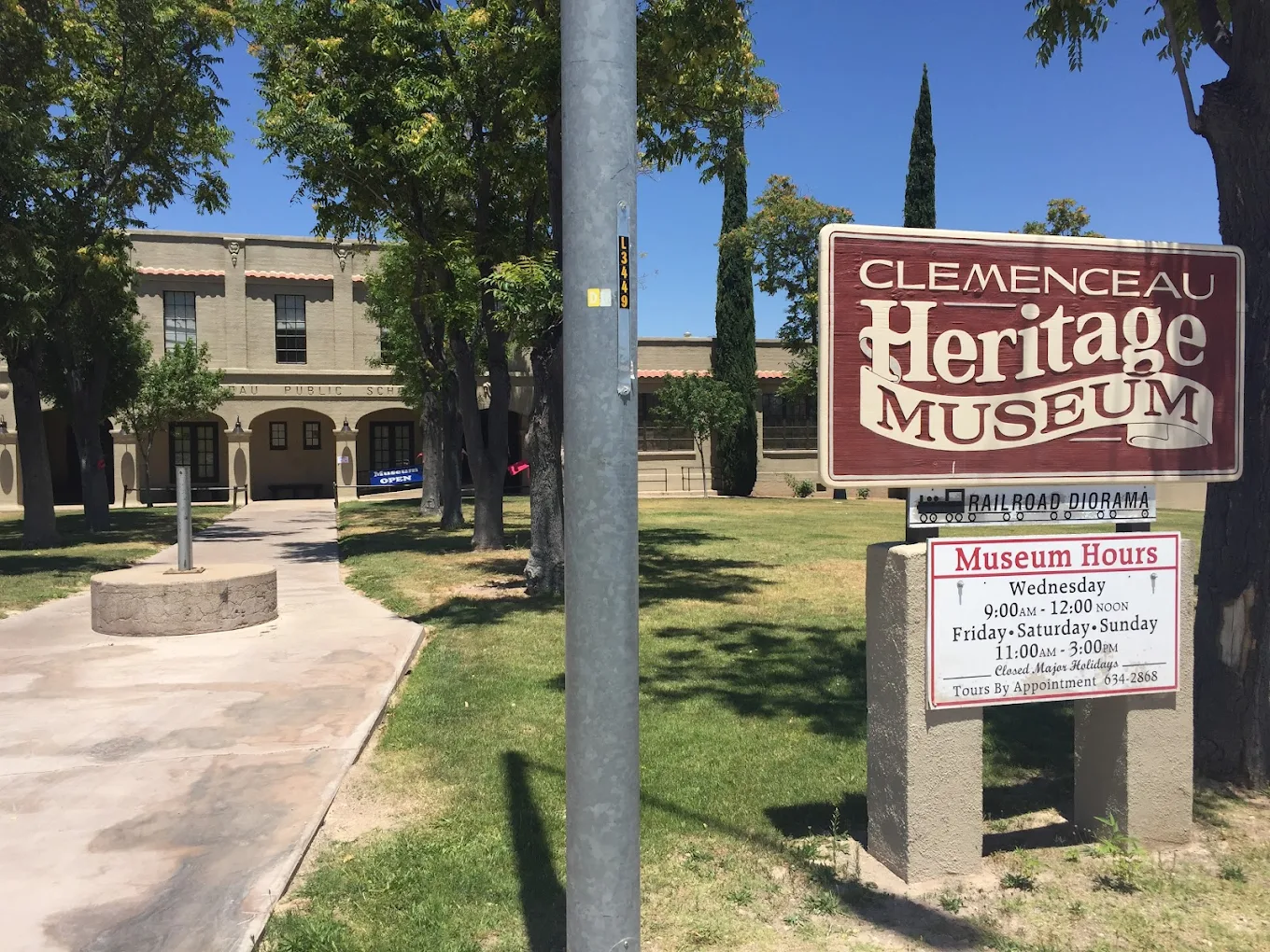 Clemenceau Heritage Museum exterior with hours: Wed 9 AM–12 PM, Fri–Sun 11 AM–3 PM.